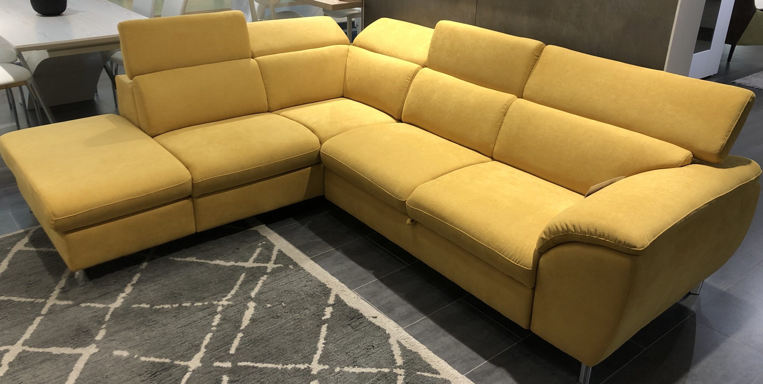 Divano letto angolare Victra con pouf contenitore - Gruppo Perrone